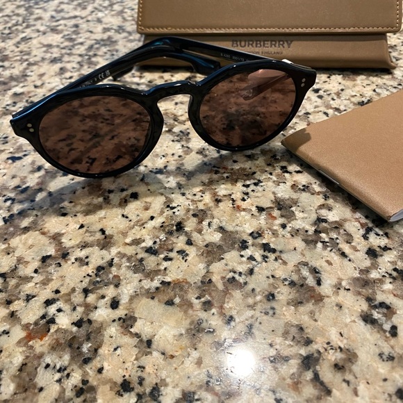 Burberry Unisex Round Sunglasses B4280 Black Frame with Brown Lenses New w/ Flaw - Picture 3 of 16